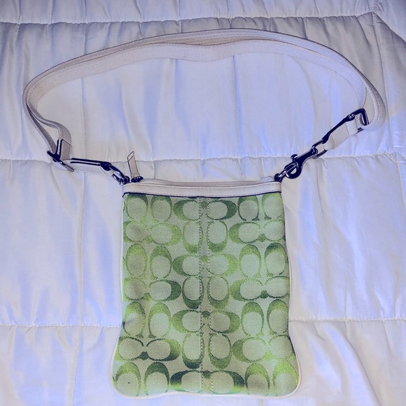 COACH CROSSBODY BAG PURSE CLUTCH NEW CONDITION GREEN W/ OFF WHITE STRAP WOMENS ! - Picture 3 of 8